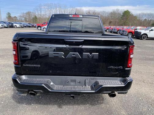 Diamond Black Crystal Pearlcoat 2026 RAM 1500 Laramie