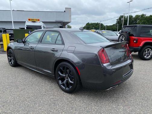 2022 Chrysler 300 S
