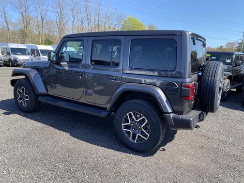 Granite Crystal Metallic Clearcoat 2026 Jeep Wrangler 4-Door Sahara 4x4