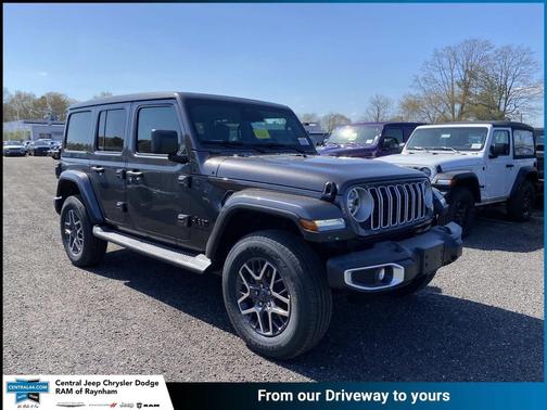 Granite Crystal Metallic Clearcoat 2026 Jeep Wrangler 4-Door Sahara 4x4
