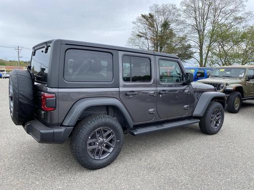 Granite Crystal Metallic Clearcoat 2026 Jeep Wrangler Sport S