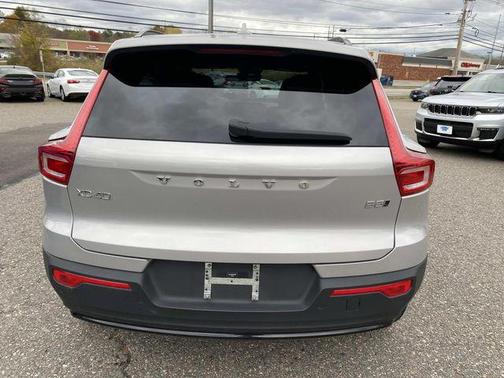 2024 Volvo XC40 B5 Core