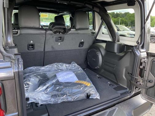 granite crystal metallic clearcoat 2026 Jeep Wrangler 4-Door Sahara 4x4