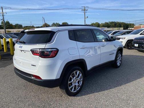 2022 Jeep Compass Latitude Lux
