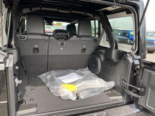 Black Clearcoat 2026 Jeep Wrangler 4-Door Sahara 4x4