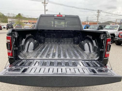 Diamond Black Crystal Pearlcoat 2023 RAM 1500 Big Horn/Lone Star