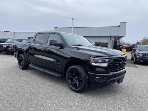Diamond Black Crystal Pearlcoat 2023 RAM 1500 Big Horn/Lone Star