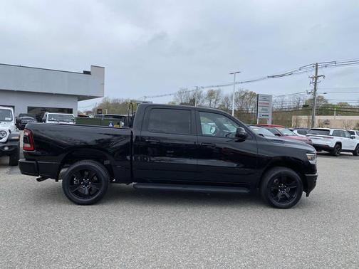 Diamond Black Crystal Pearlcoat 2023 RAM 1500 Big Horn/Lone Star