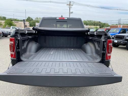 Diamond Black Crystal Pearlcoat 2022 RAM 1500 Big Horn/Lone Star