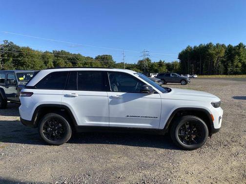 2025 Jeep Grand Cherokee Altitude
