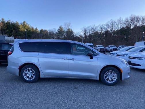 2026 Chrysler Voyager LX