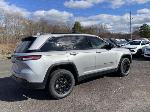 Silver Zynith 2026 Jeep Grand Cherokee Altitude