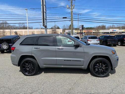 2022 Jeep Grand Cherokee Laredo