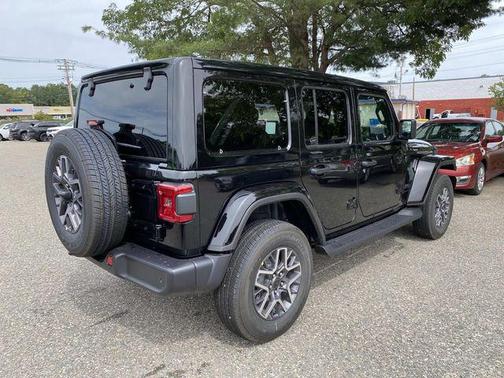 2025 Jeep Wrangler 4-Door Sahara 4x4