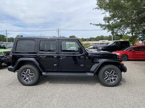 2025 Jeep Wrangler 4-Door Sahara 4x4