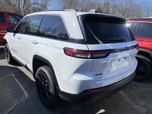 2026 Jeep Grand Cherokee Altitude