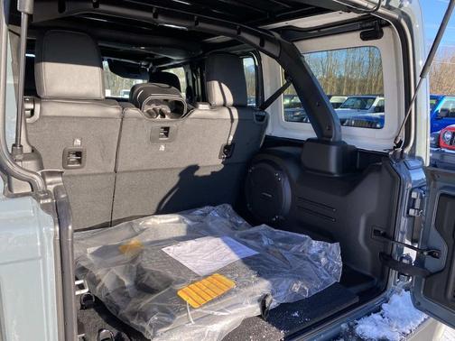 2026 Jeep Wrangler 4-Door Sahara 4x4