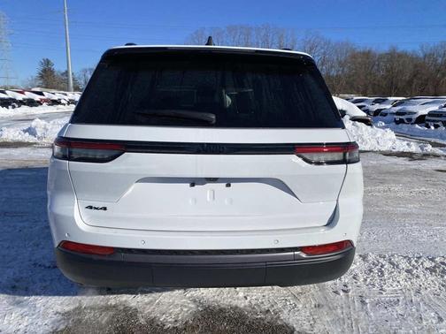 Bright White Clearcoat 2026 Jeep Grand Cherokee Limited