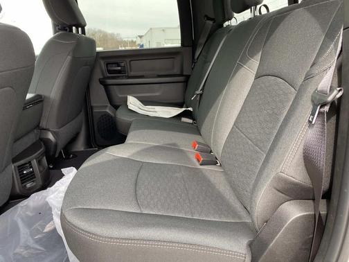 2026 RAM 2500 Tradesman Crew Cab 4x4 6'4' Box