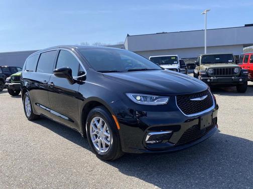 2025 Chrysler Pacifica L