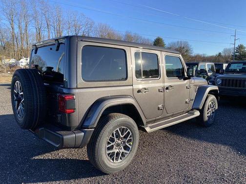 2026 Jeep Wrangler 4-Door Sahara 4x4