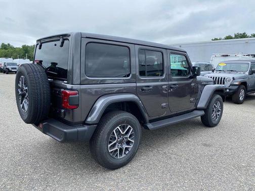 2025 Jeep Wrangler 4-Door Sahara 4x4