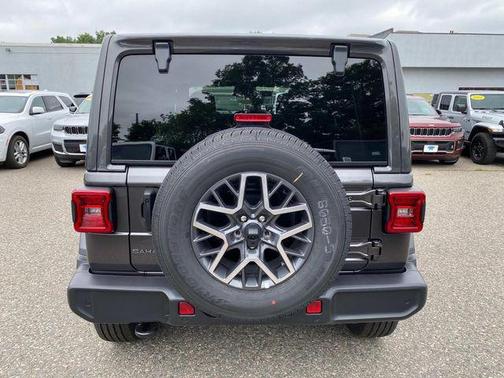 2025 Jeep Wrangler 4-Door Sahara 4x4
