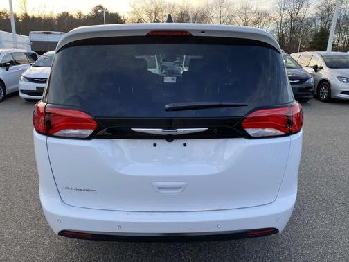 2026 Chrysler Voyager LX