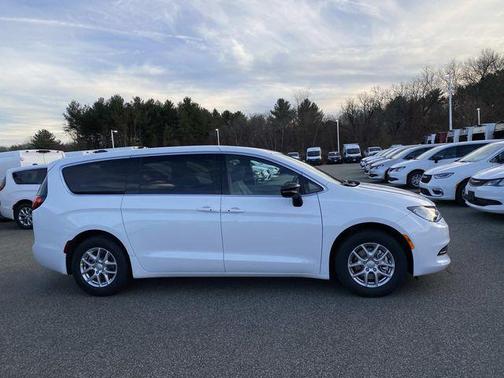 2026 Chrysler Voyager LX