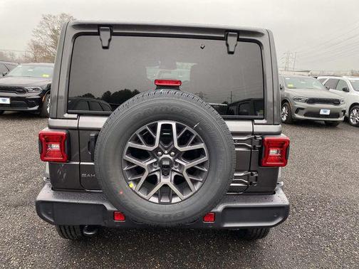 2026 Jeep Wrangler 4-Door Sahara 4x4