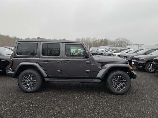 2026 Jeep Wrangler 4-Door Sahara 4x4