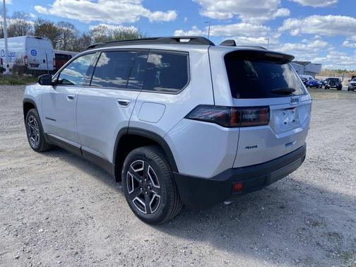Silver Zynith Clearcoat 2026 Jeep Cherokee Laredo 4x4