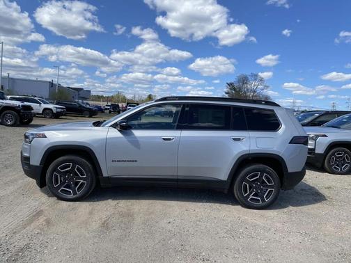 Silver Zynith Clearcoat 2026 Jeep Cherokee Laredo 4x4