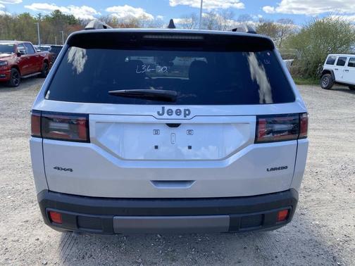 Silver Zynith Clearcoat 2026 Jeep Cherokee Laredo 4x4