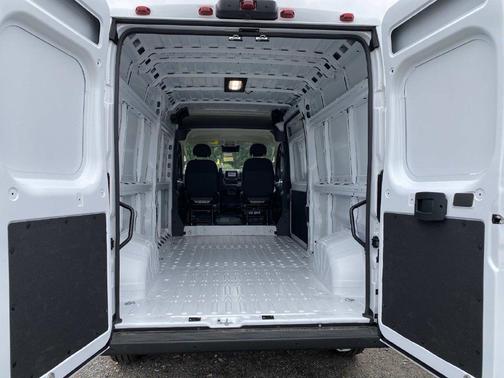 Bright White Clearcoat 2026 RAM ProMaster 2500 Tradesman