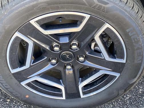 Diamond Black Crystal Pearlcoat 2026 Jeep Cherokee Laredo 4x4