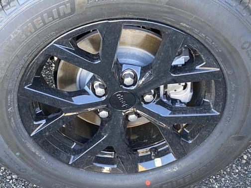 Diamond Black Crystal Pearlcoat 2026 Jeep Grand Cherokee Altitude