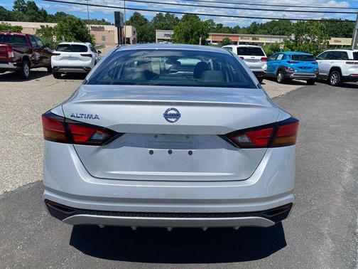 2021 Nissan Altima S FWD