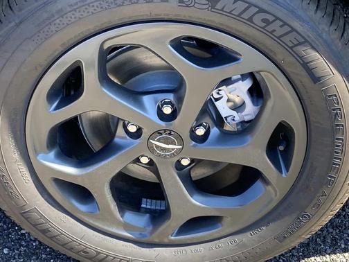 Brilliant Black Crystal Pearlcoat 2023 Chrysler Pacifica Hybrid Touring L