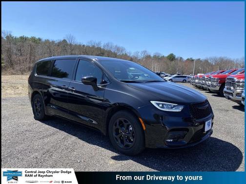 Brilliant Black Crystal Pearlcoat 2023 Chrysler Pacifica Hybrid Touring L