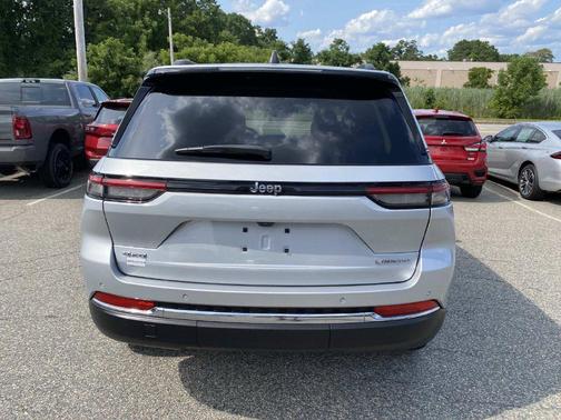 Silver Zynith 2023 Jeep Grand Cherokee Laredo