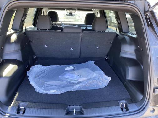Diamond Black Crystal Pearlcoat 2026 Jeep Cherokee Laredo 4x4