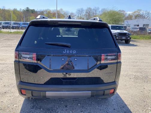 Diamond Black Crystal Pearlcoat 2026 Jeep Cherokee Laredo 4x4