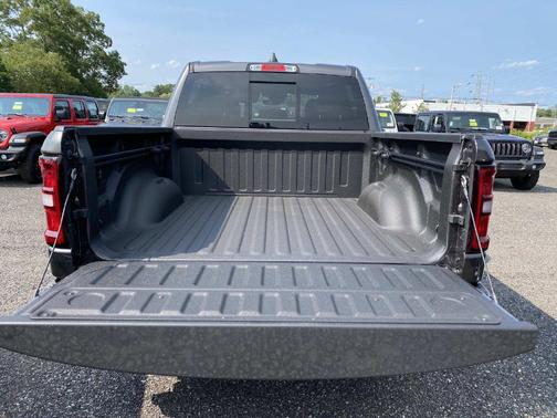 Granite Crystal Metallic Clearcoat 2026 RAM 1500 Big Horn/Lone Star