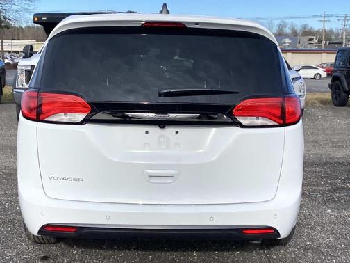 2026 Chrysler Voyager LX