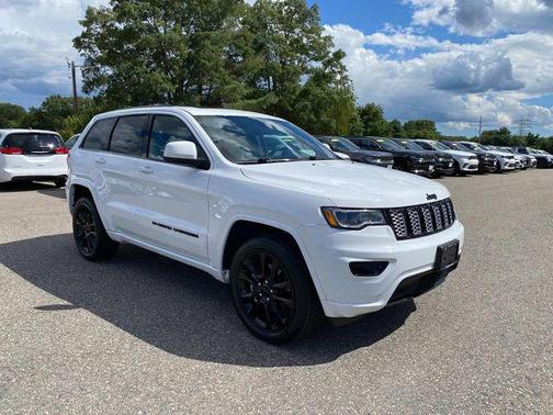 2022 Jeep Grand Cherokee Laredo