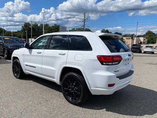 2022 Jeep Grand Cherokee Laredo