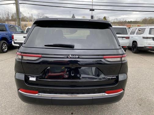 Diamond Black Crystal Pearlcoat 2023 Jeep Grand Cherokee Limited