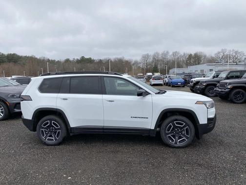 Bright White Clearcoat 2026 Jeep Cherokee Laredo 4x4