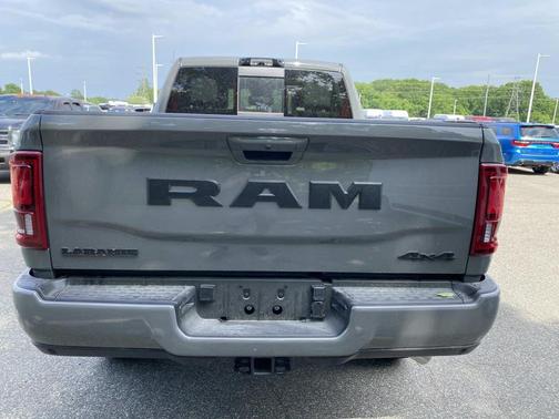 Ceramic Gray Clearcoat 2026 RAM 2500 Laramie Crew Cab 4x4 6'4' Box